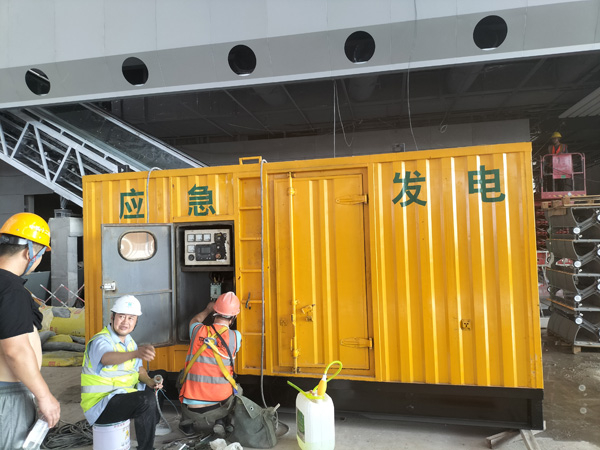 涪城怎样判断空气滤清器是否需要更换？